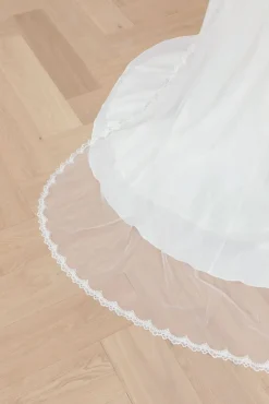 Malina Slöjor^Bågad spetsslöja
